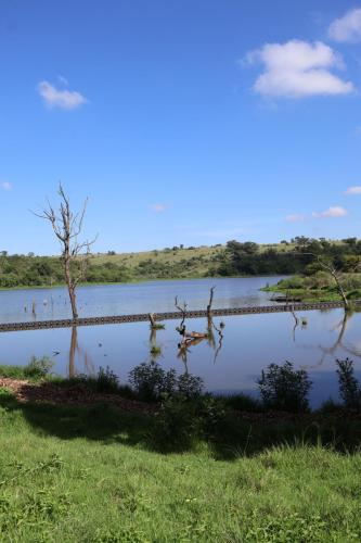 Cradle Moon lakeside Lodge Hiking Route Images of dam