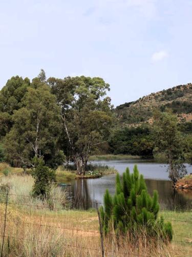 kingskloof-dam-on-walking-trail