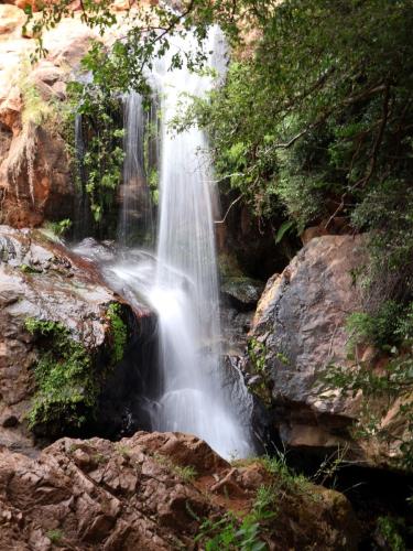 kingskloof-hiking-trail-waterfall-smooth-water