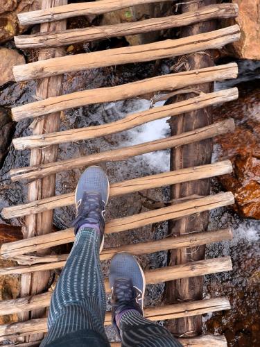 walk-on-wooden-bridge-crossing-river-kingskloof-trails