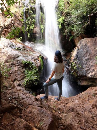 women-watching-waterfall-at-kingskloof-hiking-trails